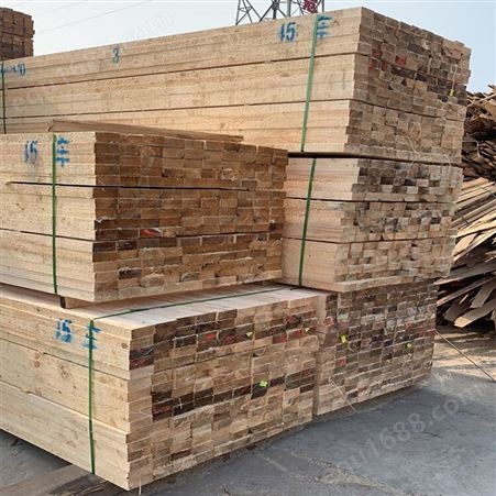 亿展木业 白松建筑木方工地支模方木条 户外木材加工厂